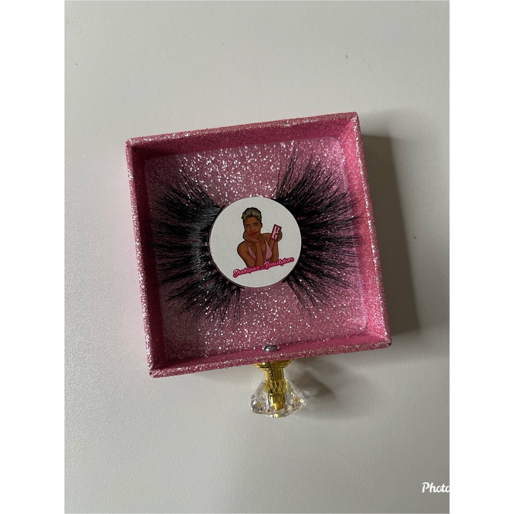 Mink eyelash extensions